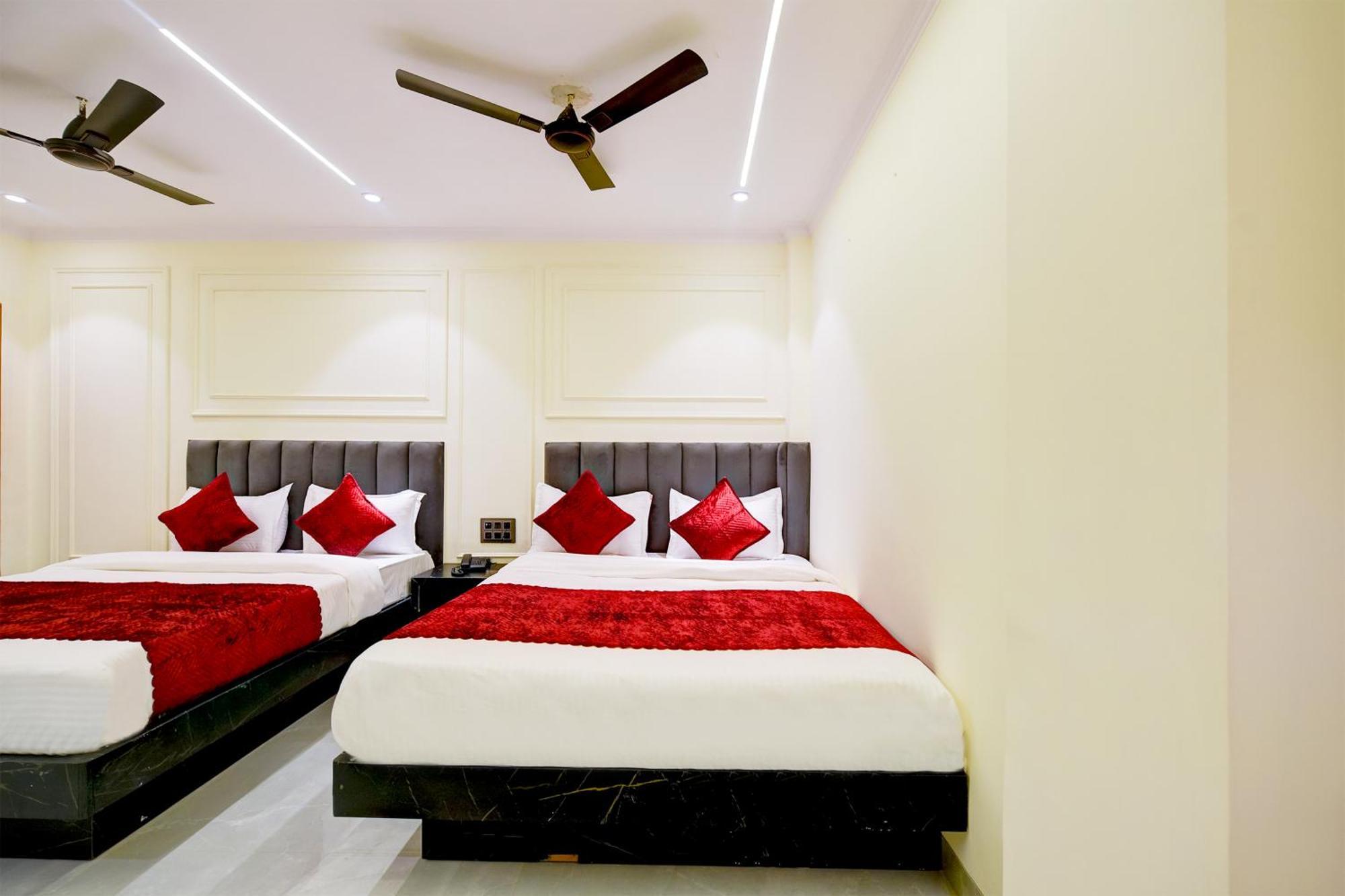 Hotel Surya Plaza New Delhi Luaran gambar