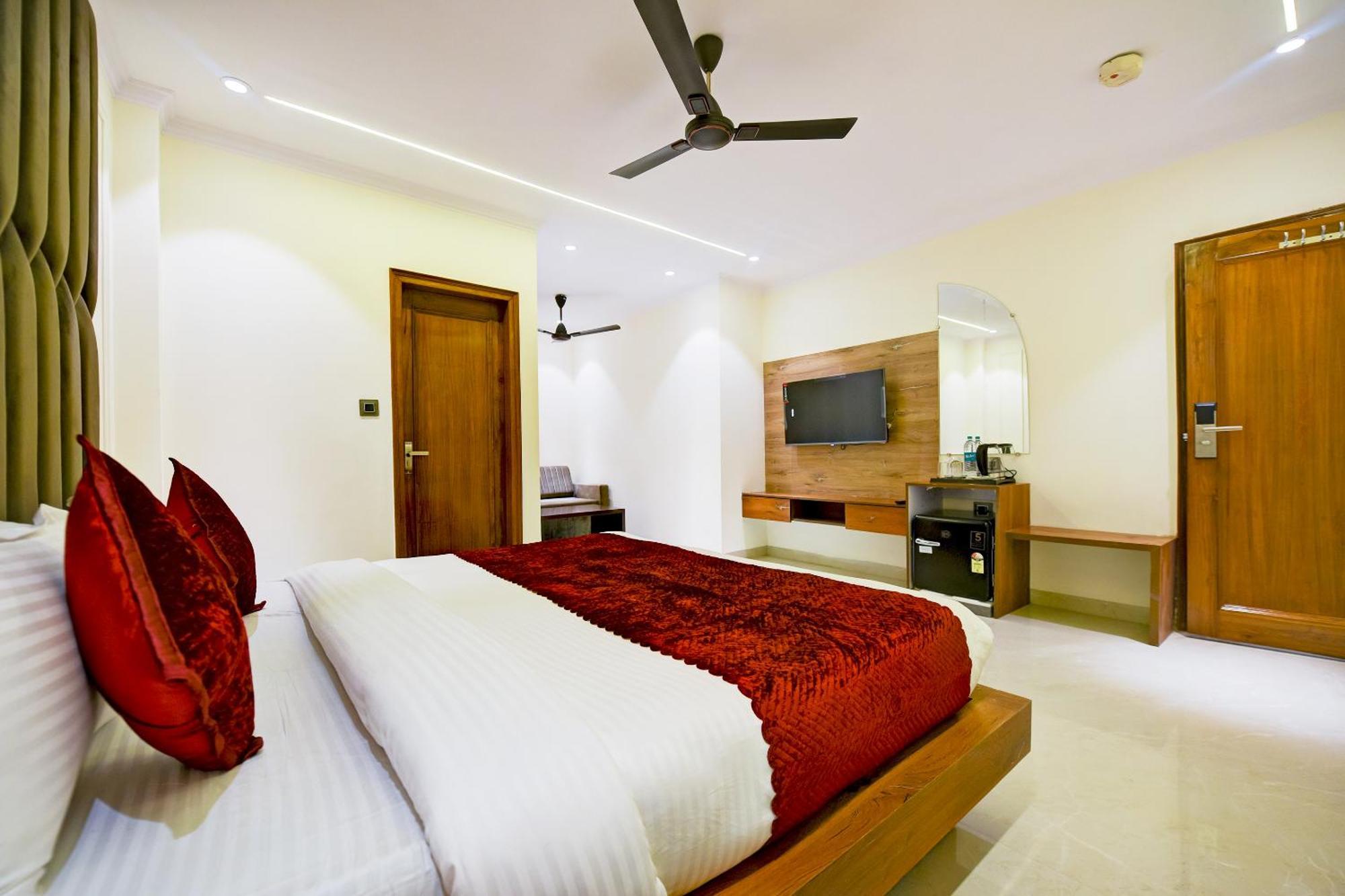 Hotel Surya Plaza New Delhi Luaran gambar