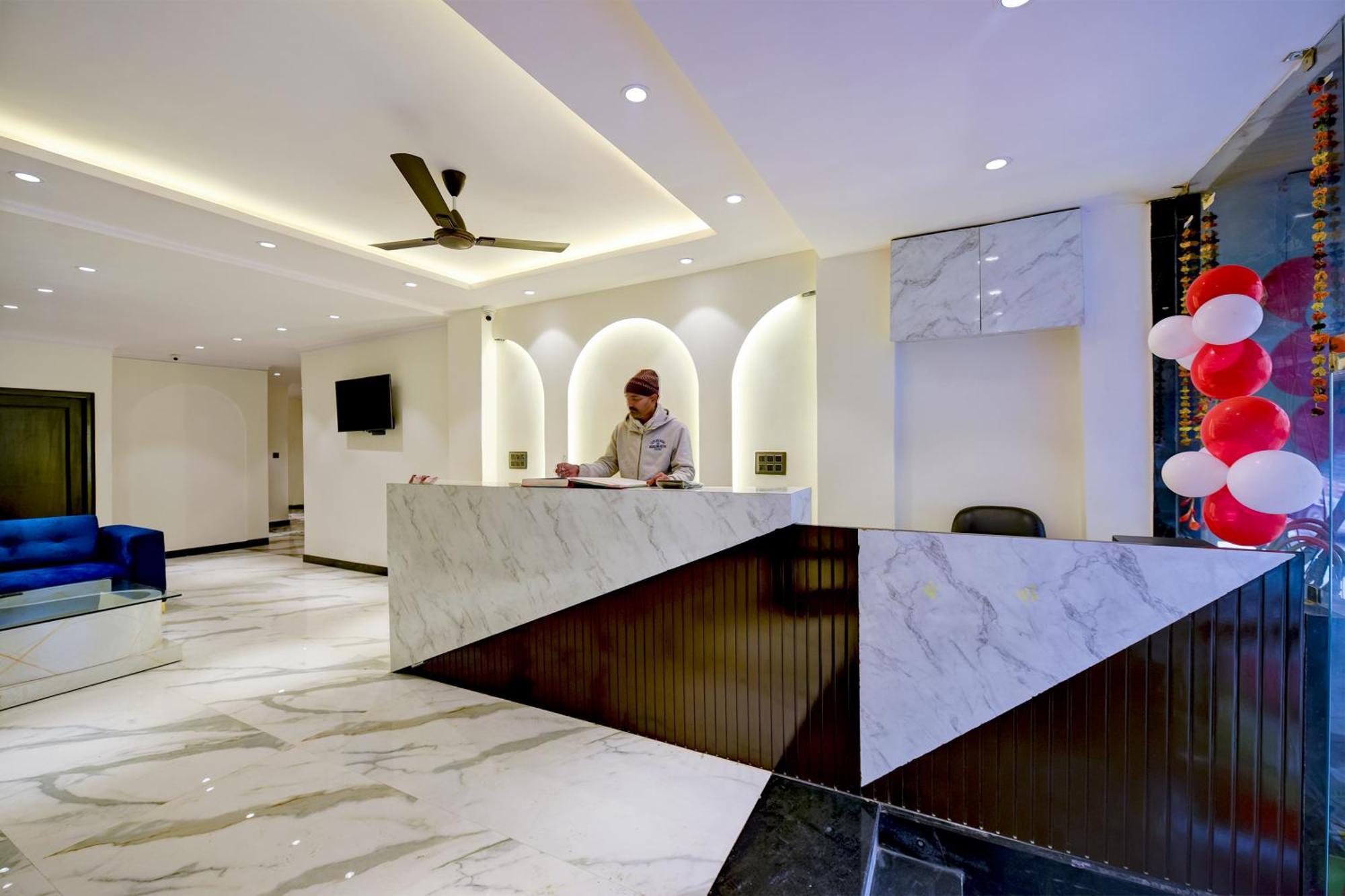 Hotel Surya Plaza New Delhi Luaran gambar
