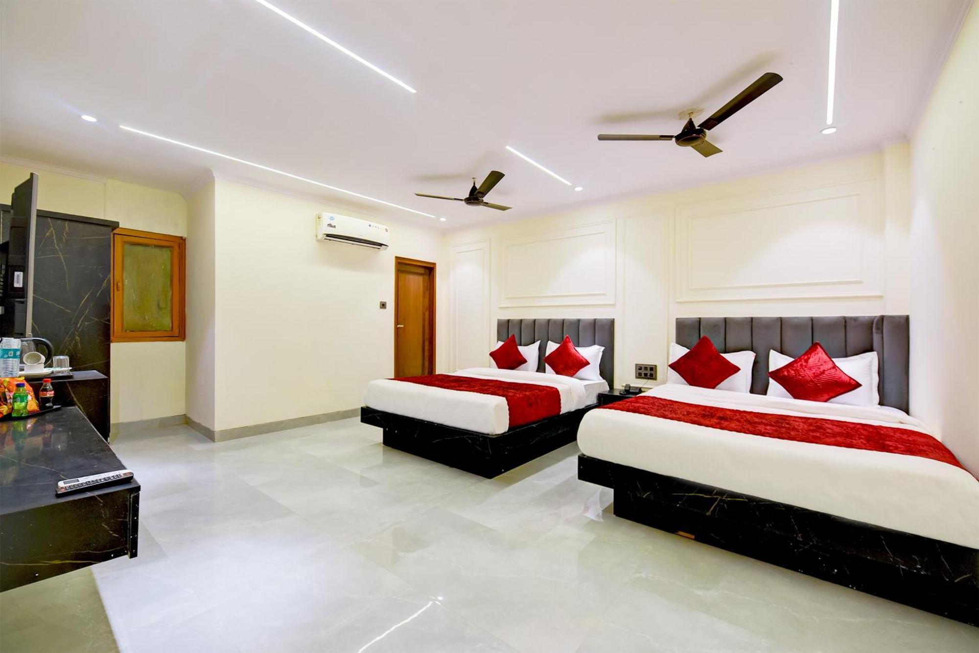 Hotel Surya Plaza New Delhi Luaran gambar