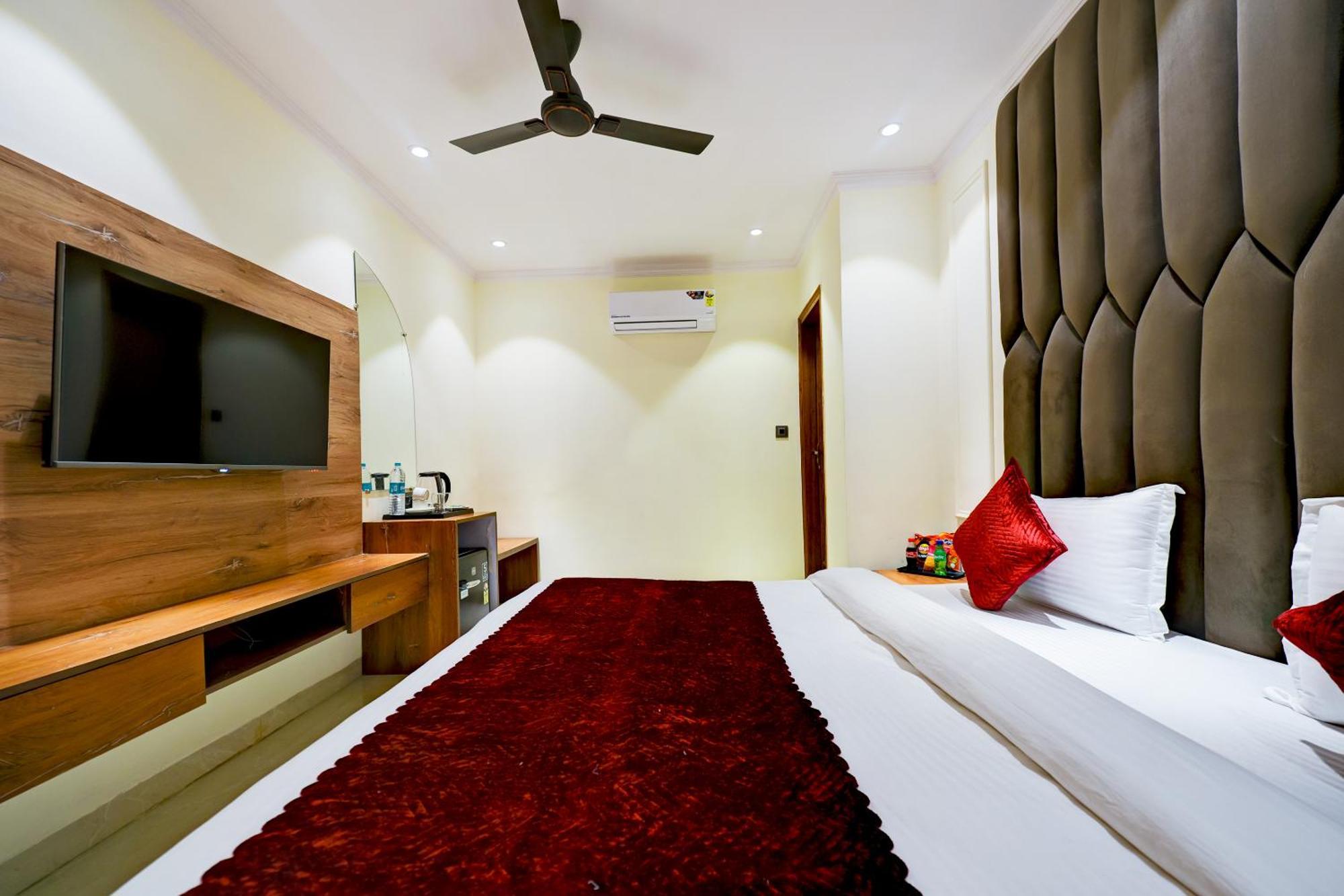 Hotel Surya Plaza New Delhi Luaran gambar