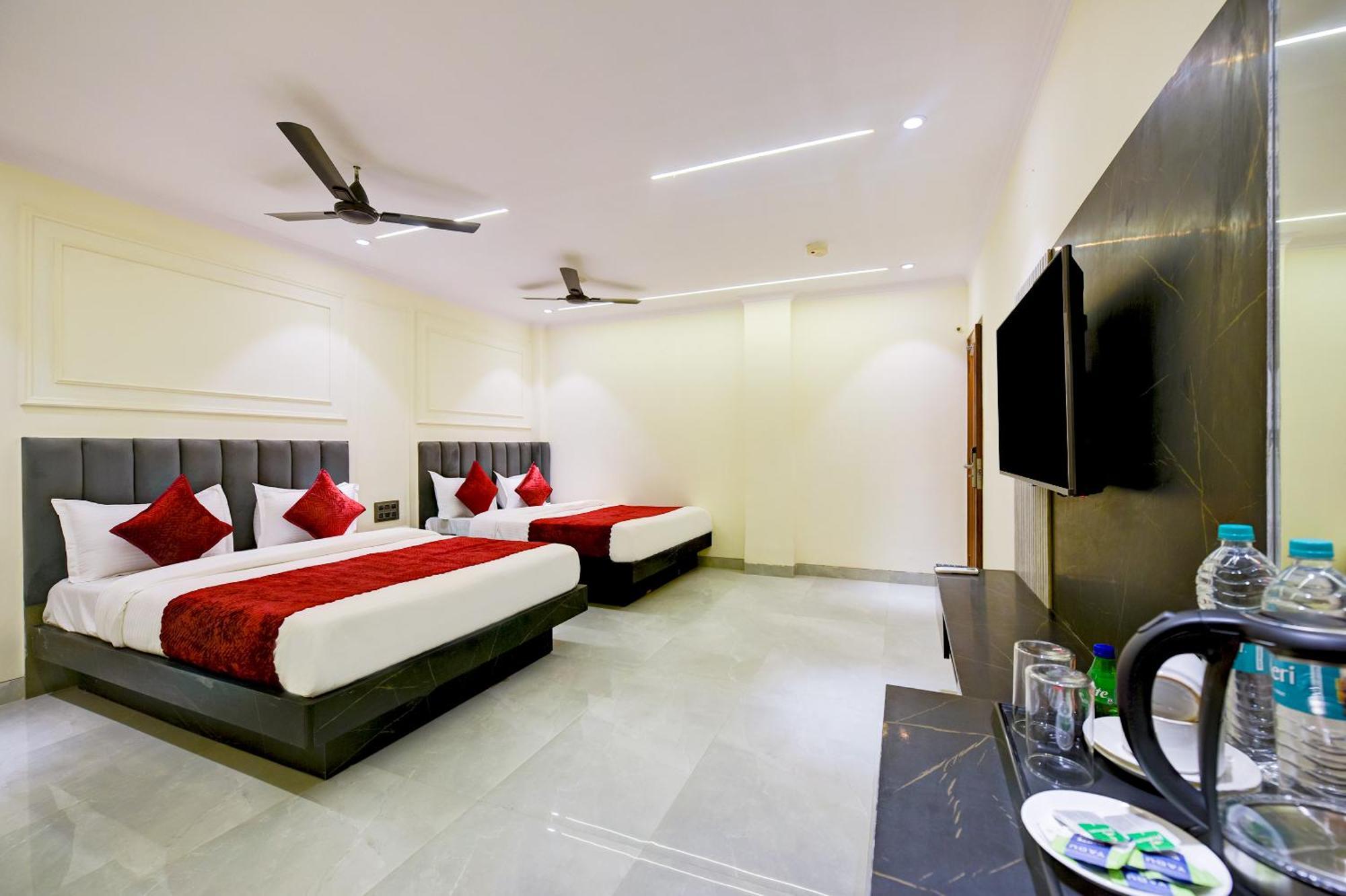 Hotel Surya Plaza New Delhi Luaran gambar