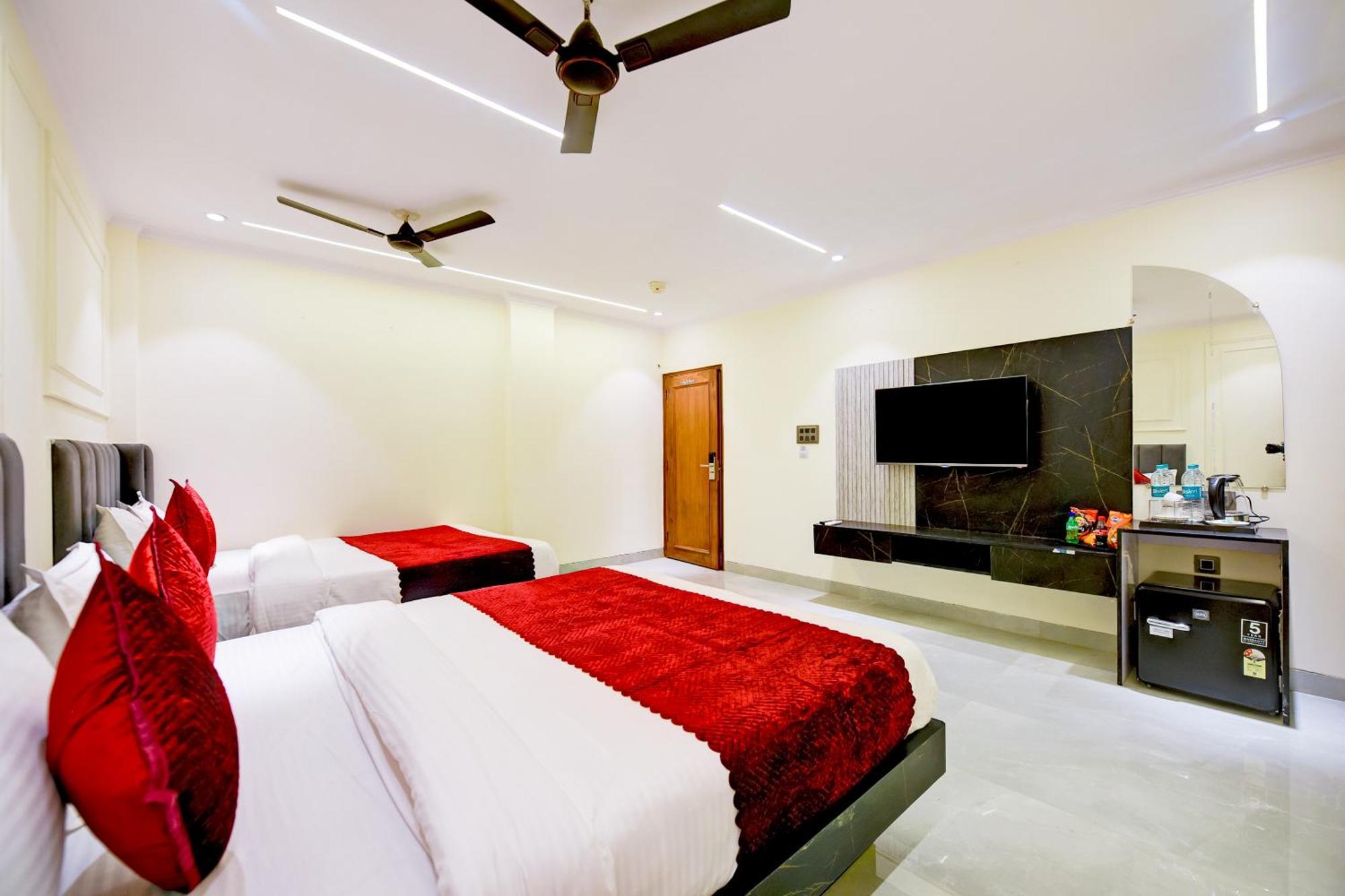Hotel Surya Plaza New Delhi Luaran gambar