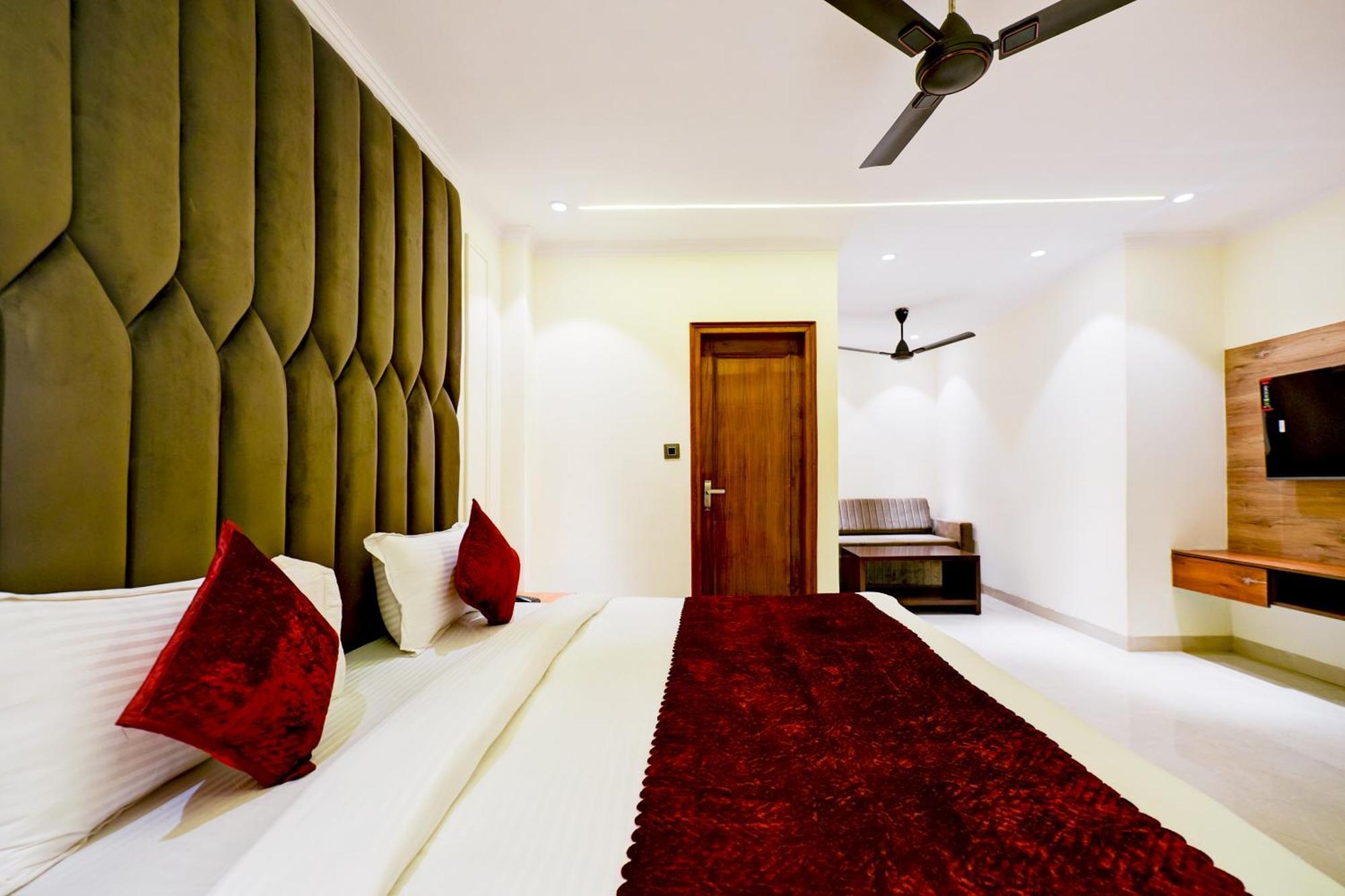 Hotel Surya Plaza New Delhi Luaran gambar