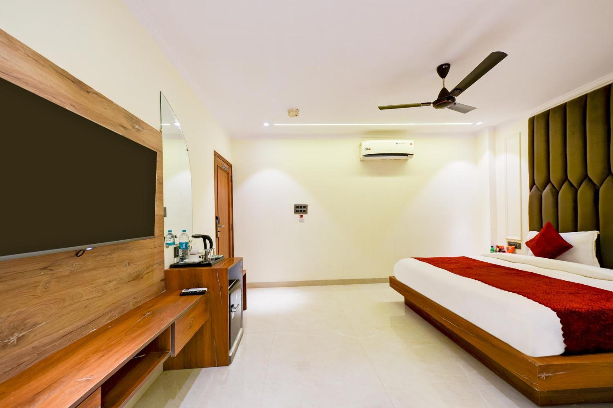 Hotel Surya Plaza New Delhi Luaran gambar