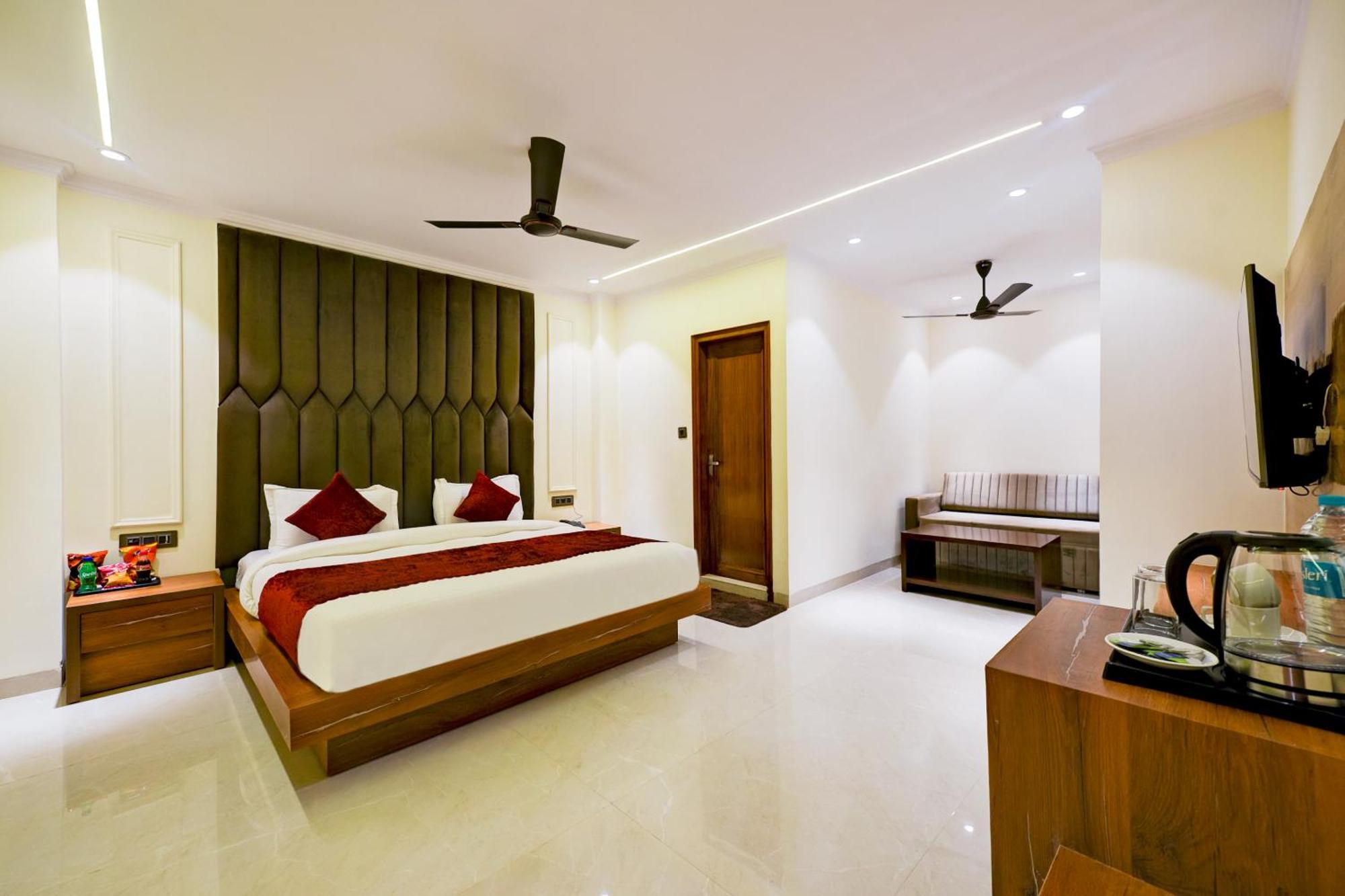 Hotel Surya Plaza New Delhi Luaran gambar