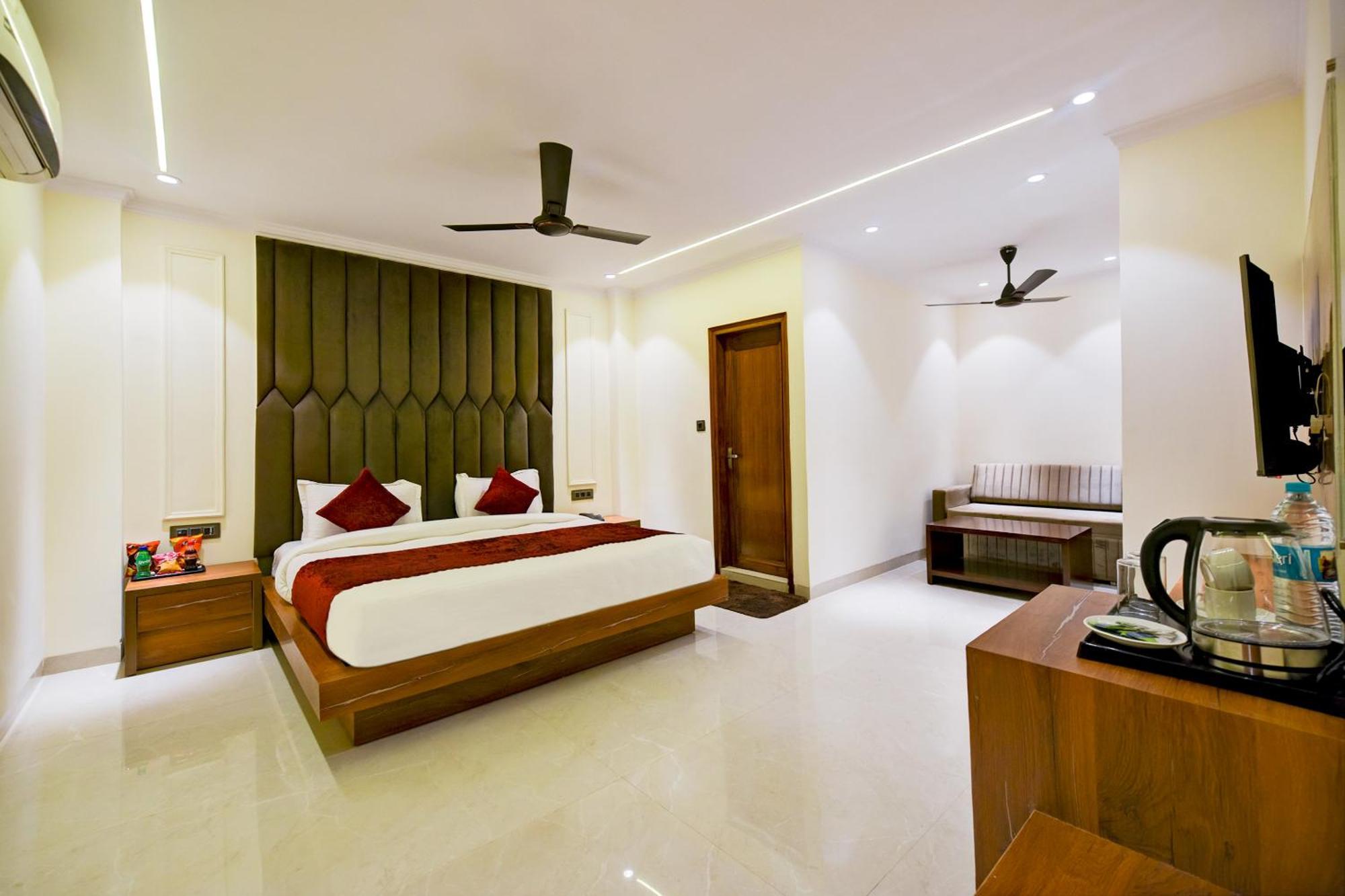 Hotel Surya Plaza New Delhi Luaran gambar