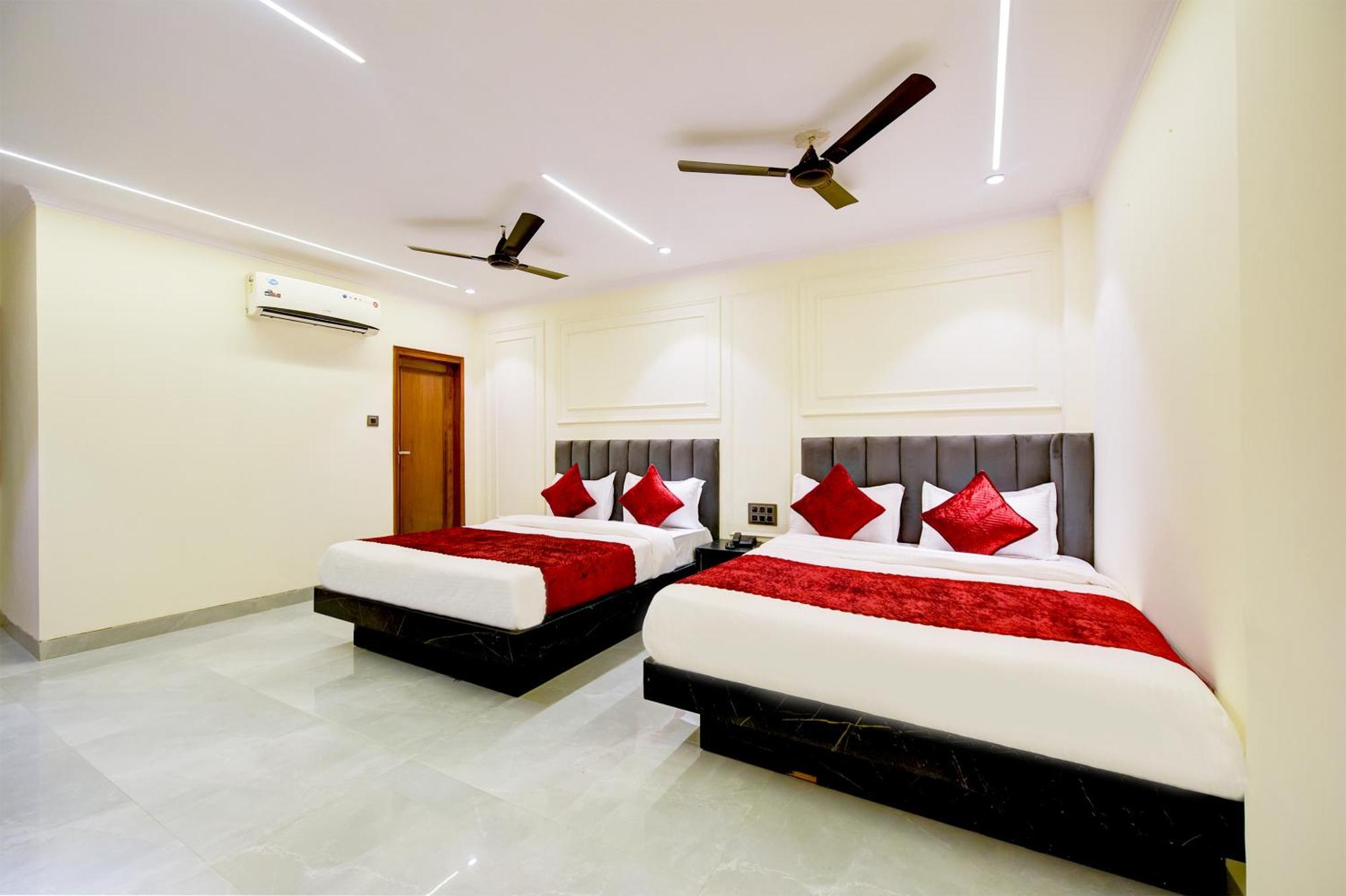 Hotel Surya Plaza New Delhi Luaran gambar