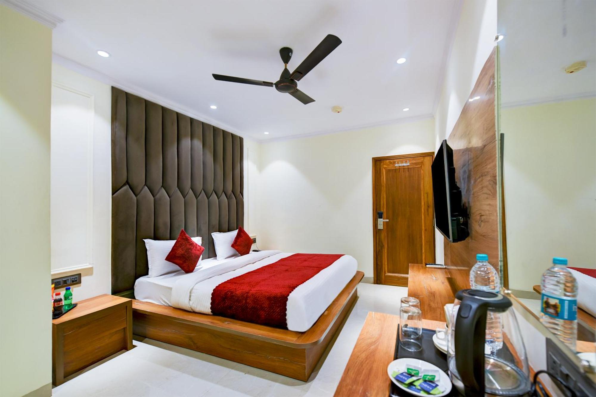 Hotel Surya Plaza New Delhi Luaran gambar