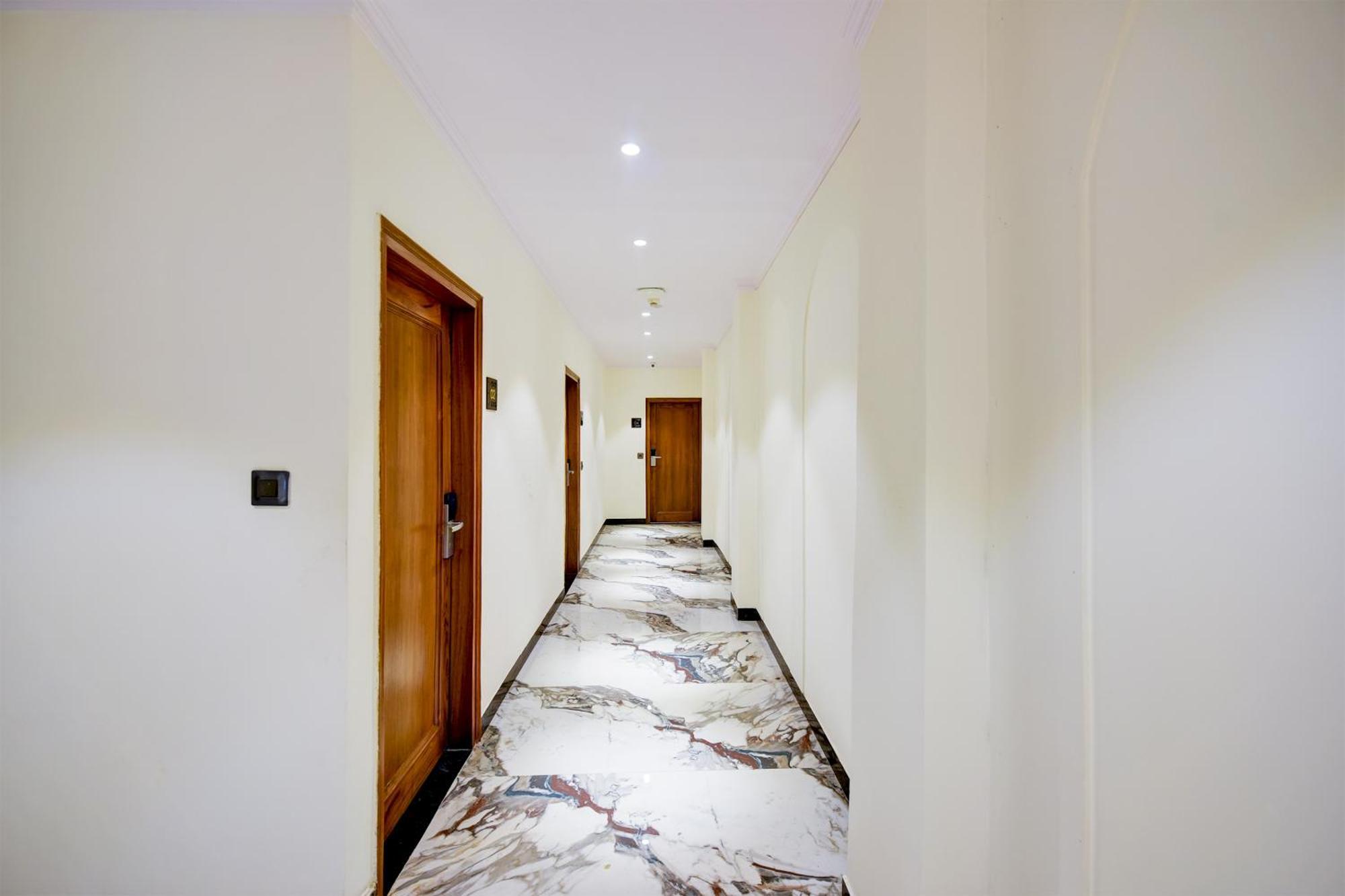 Hotel Surya Plaza New Delhi Luaran gambar