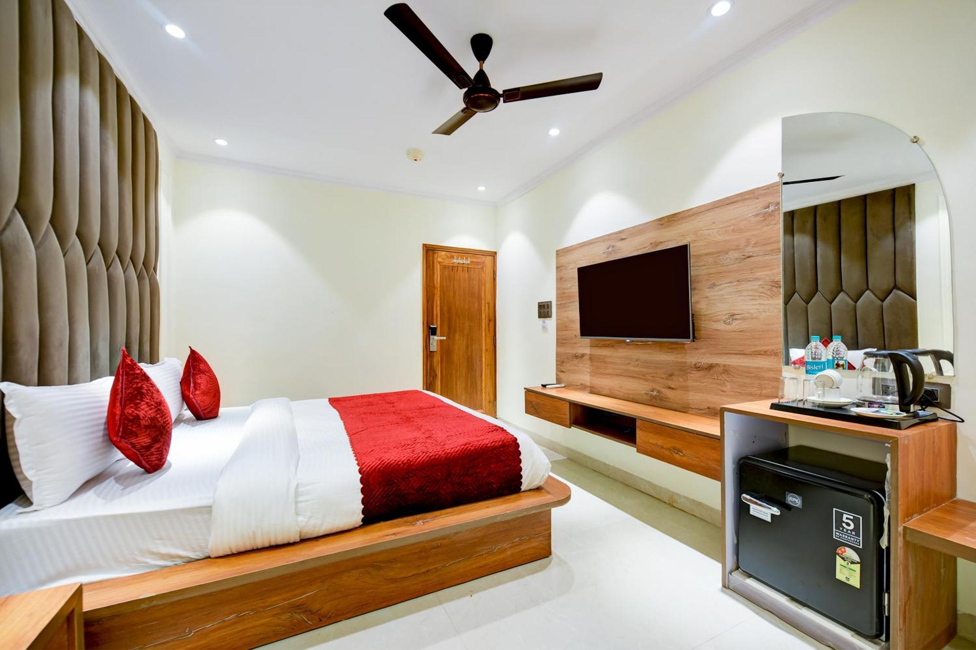 Hotel Surya Plaza New Delhi Luaran gambar