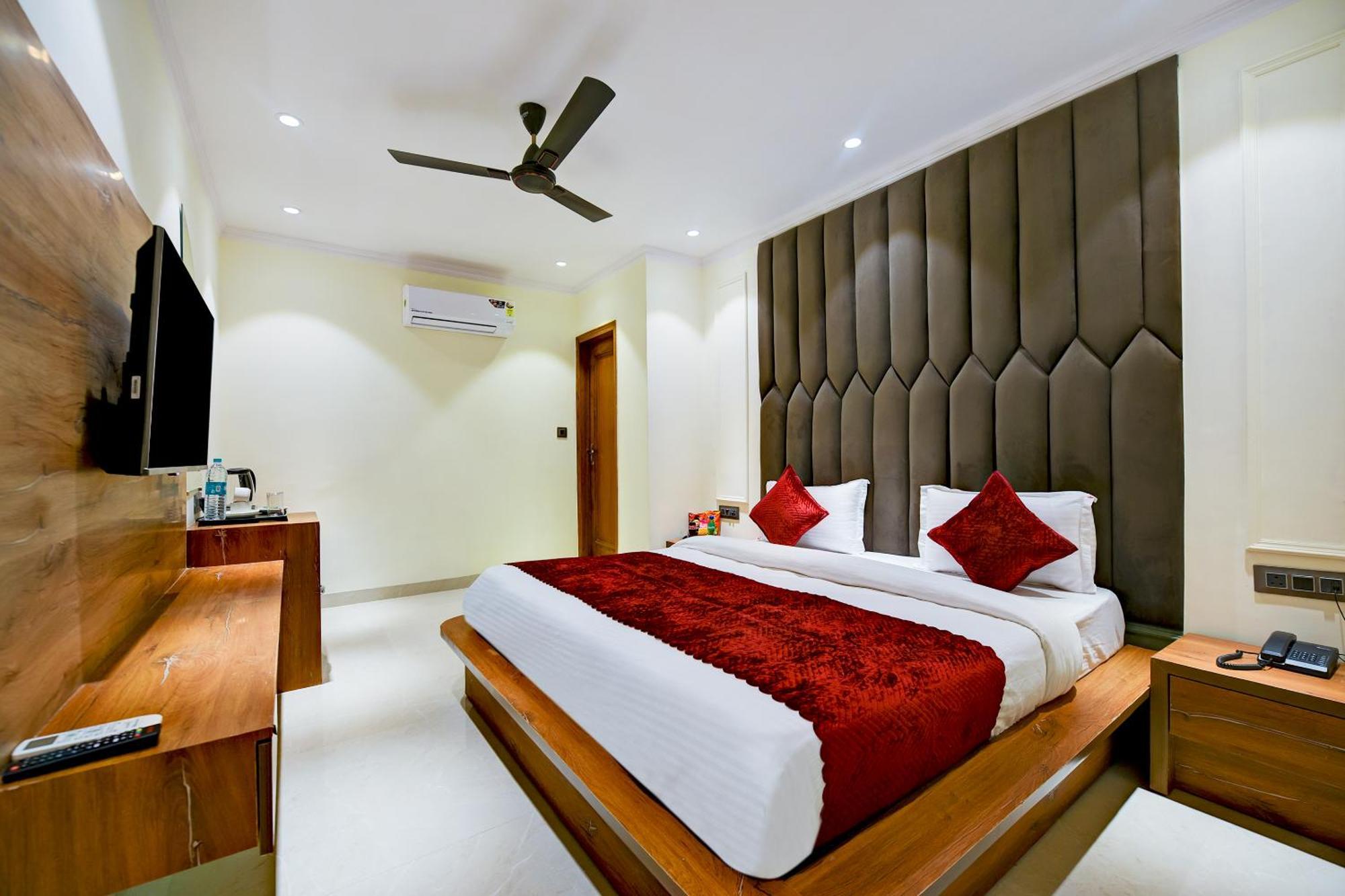Hotel Surya Plaza New Delhi Luaran gambar
