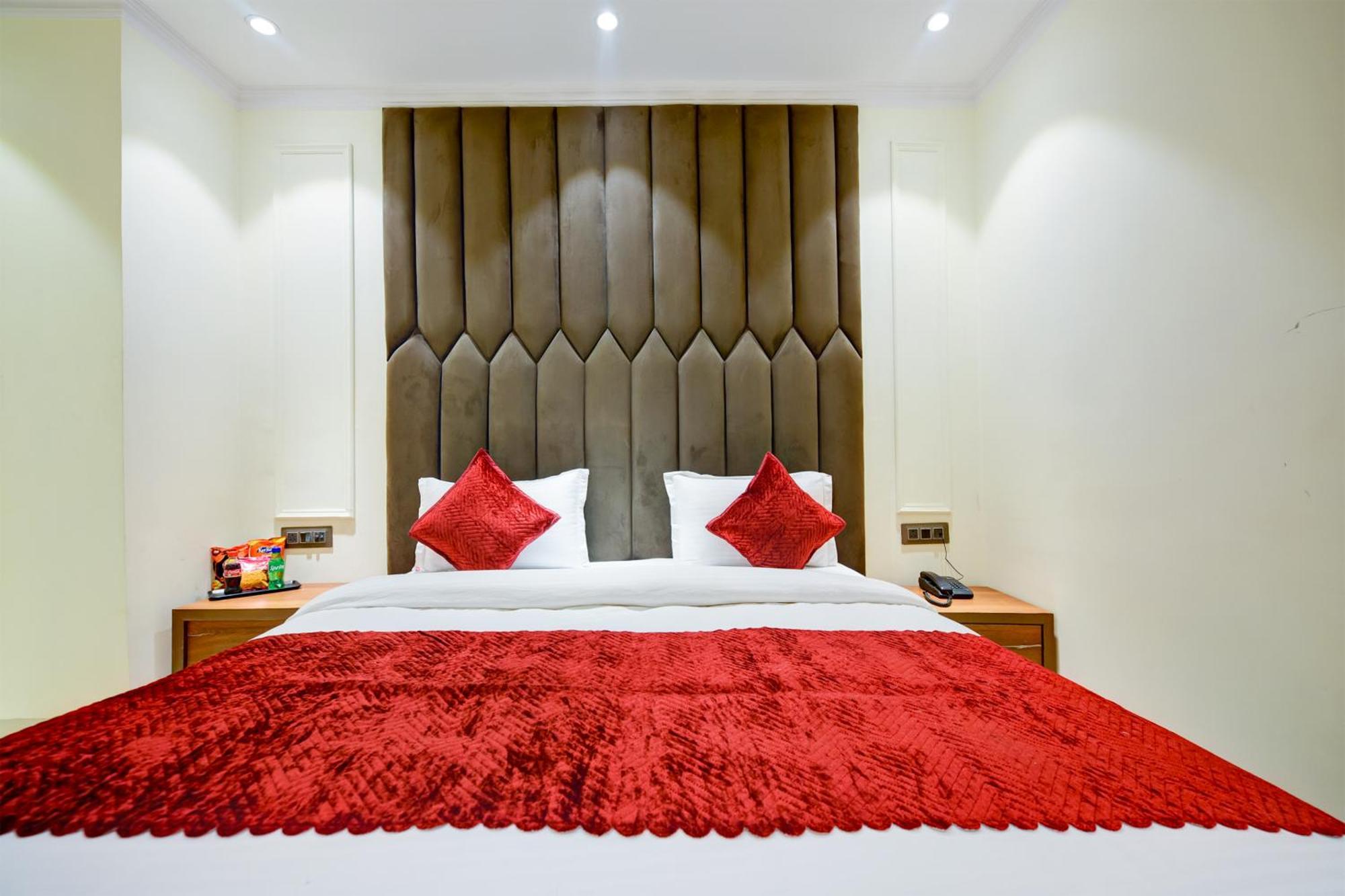 Hotel Surya Plaza New Delhi Luaran gambar