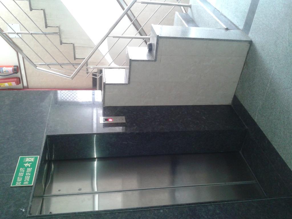 Hotel Surya Plaza New Delhi Luaran gambar
