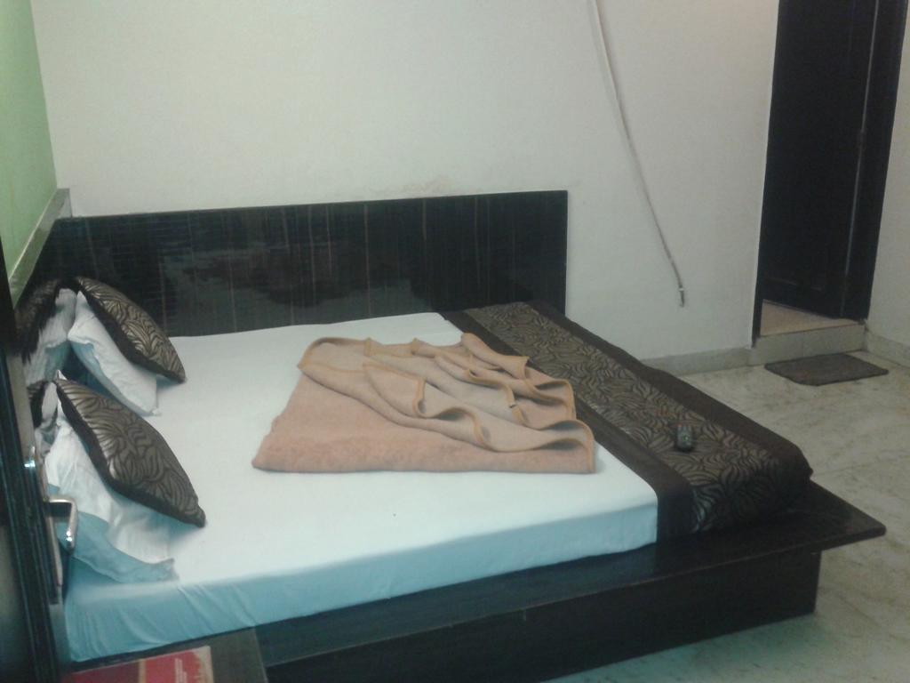 Hotel Surya Plaza New Delhi Luaran gambar