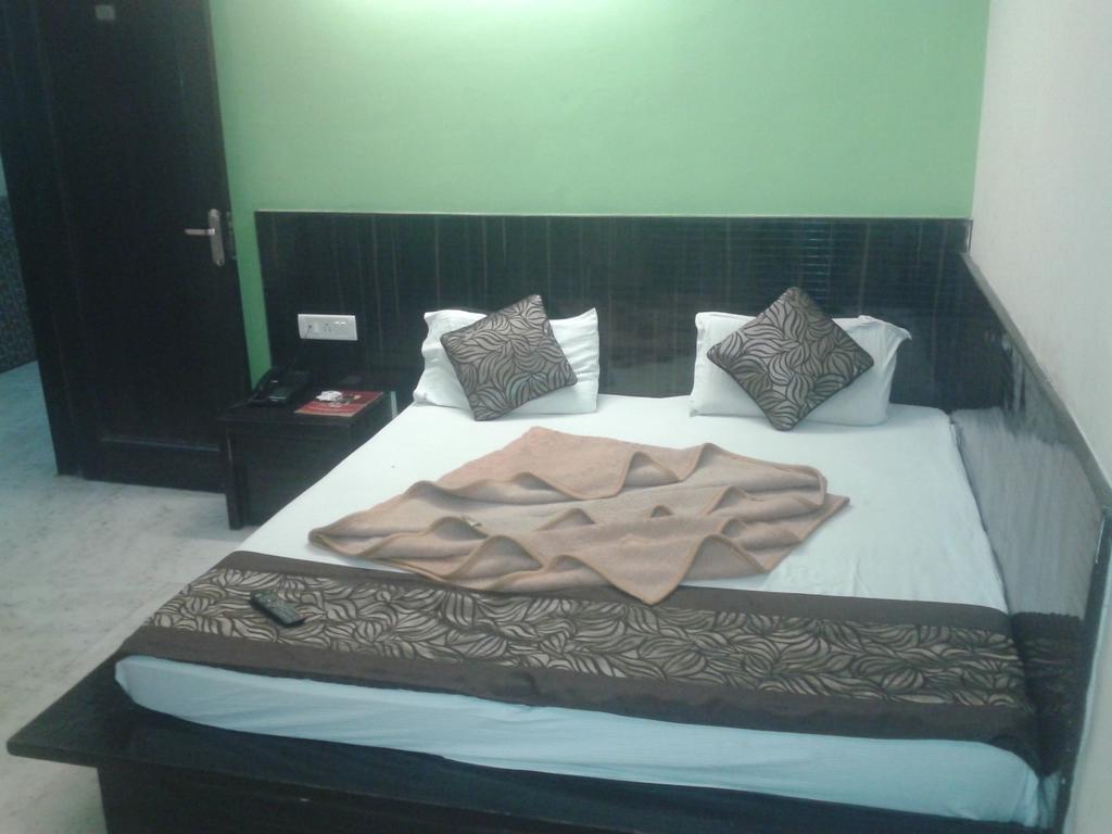 Hotel Surya Plaza New Delhi Luaran gambar