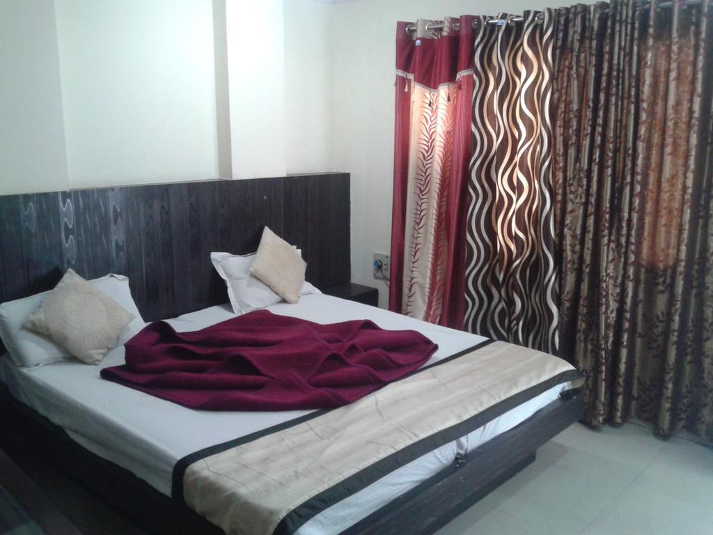 Hotel Surya Plaza New Delhi Luaran gambar