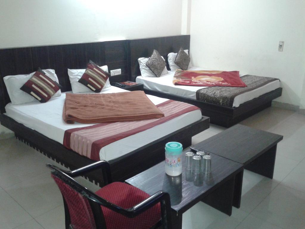 Hotel Surya Plaza New Delhi Bilik gambar