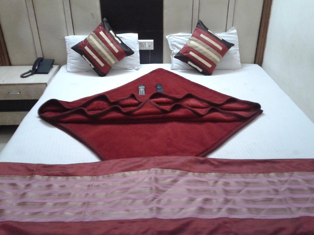 Hotel Surya Plaza New Delhi Luaran gambar