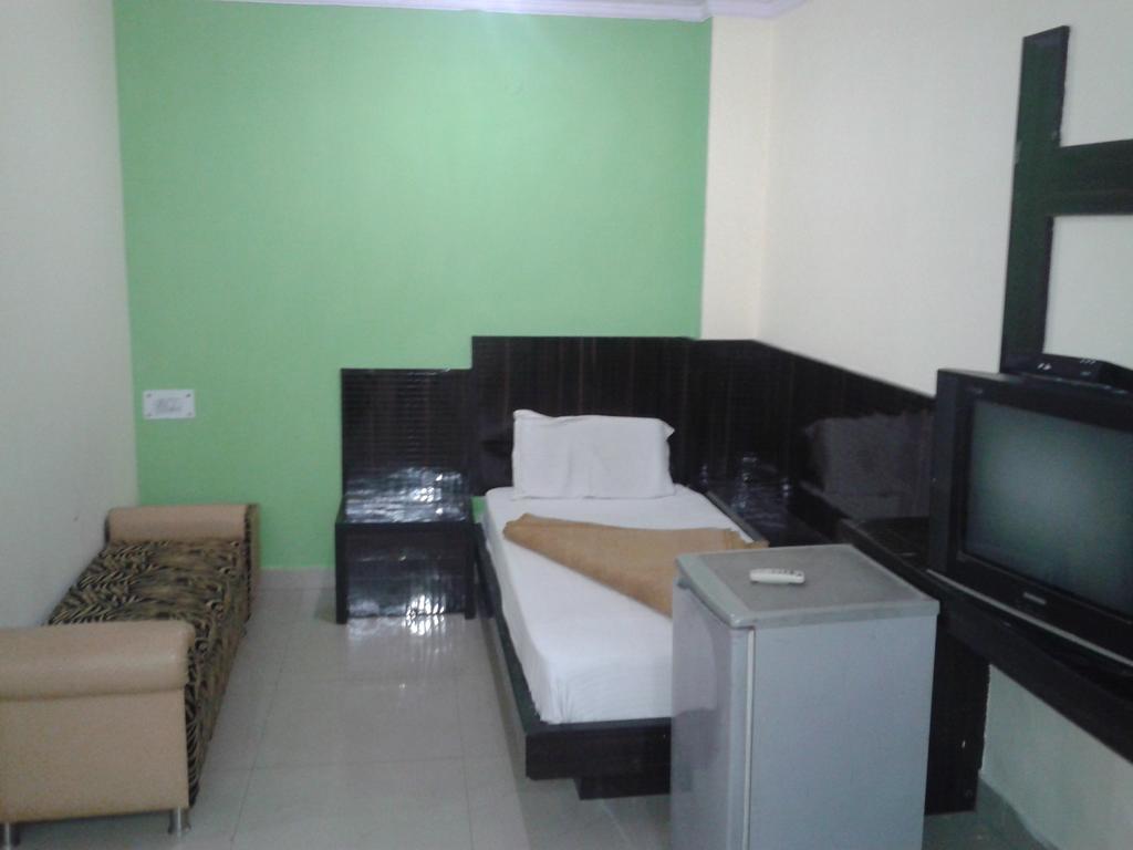 Hotel Surya Plaza New Delhi Luaran gambar