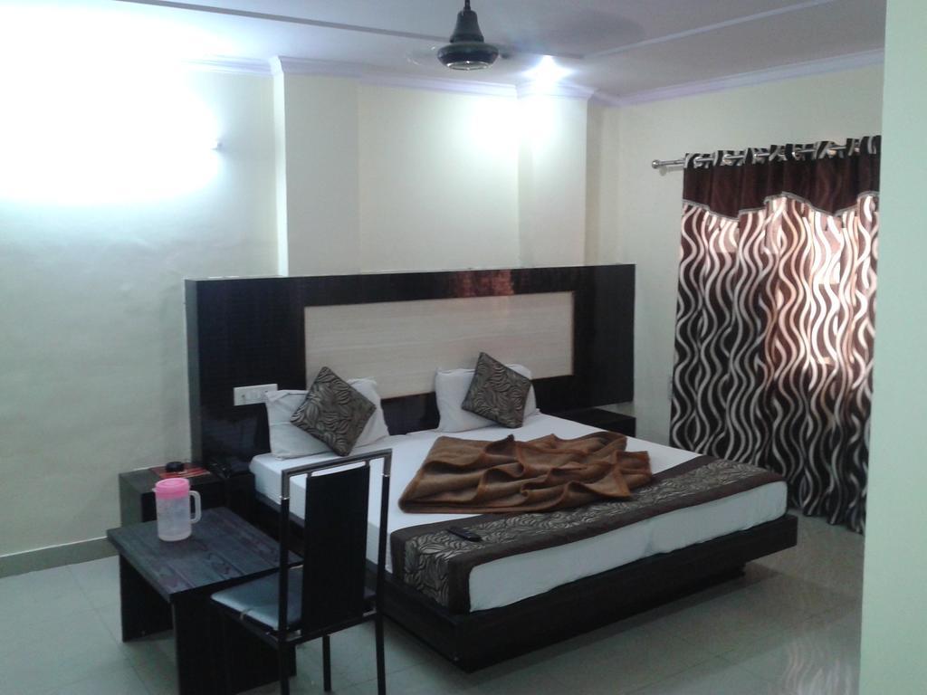 Hotel Surya Plaza New Delhi Luaran gambar